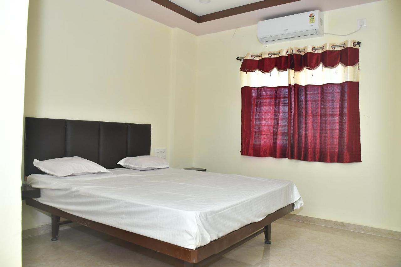 Hotel Kalika Residency Akalkot Екстериор снимка
