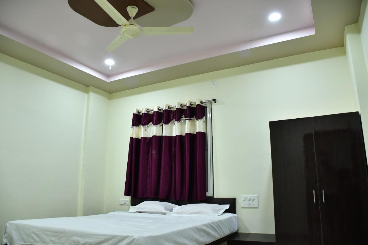 Hotel Kalika Residency Akalkot Екстериор снимка