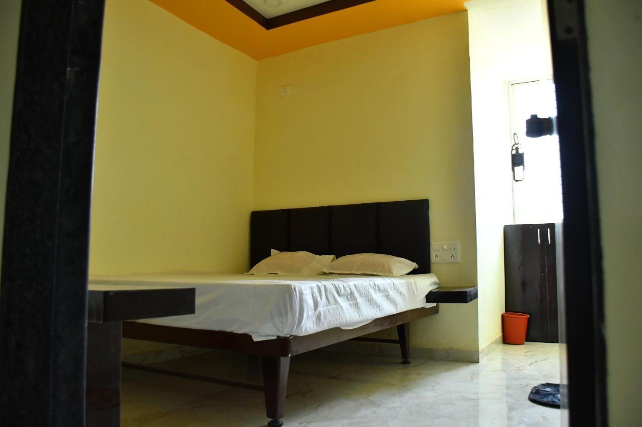 Hotel Kalika Residency Akalkot Екстериор снимка